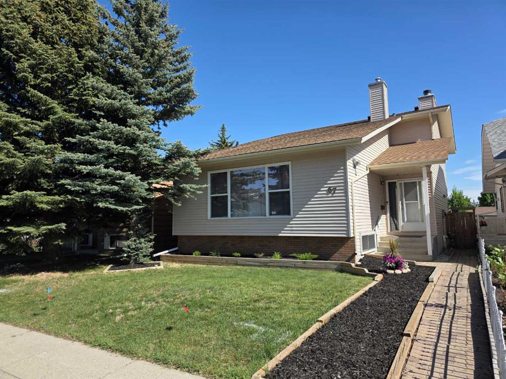 Picture of 67 Deersaxon Circle SE, Calgary Real Estate Listing