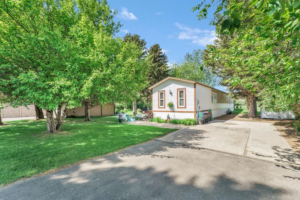 Picture of 20 Josephine Avenue SW, Redcliff Real Estate Listing