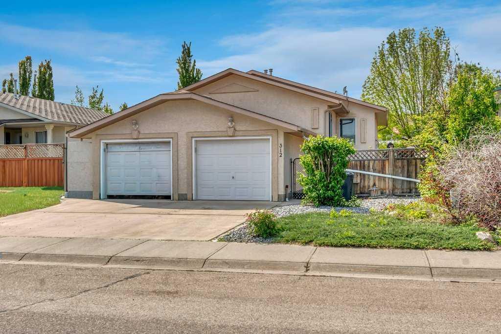 Picture of 312 Strathaven Drive , Strathmore Real Estate Listing