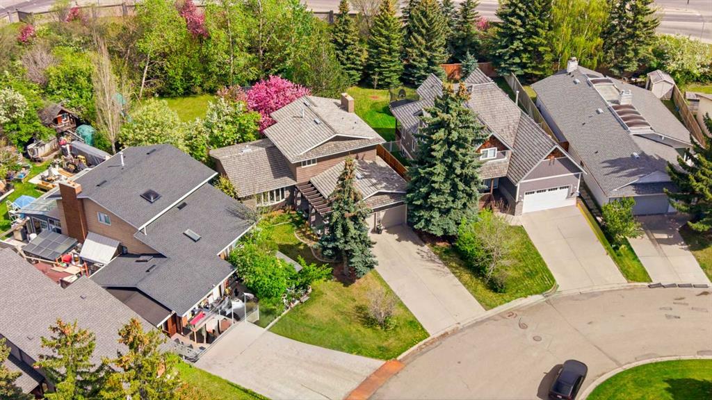Picture of 36 Varsity Estates Court NW, Calgary Real Estate Listing
