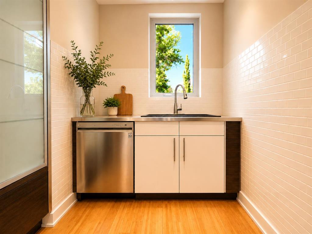 Picture of 131 8 Avenue NE, Calgary Real Estate Listing