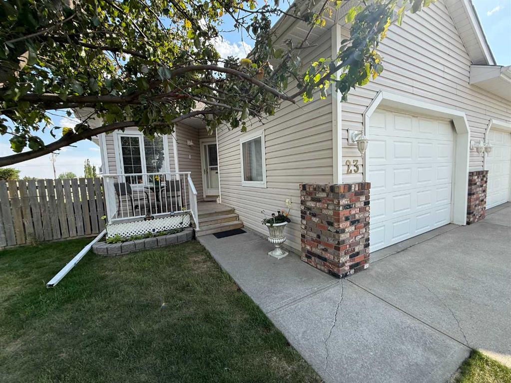 Picture of 23 Skyline Crescent Crescent W, Claresholm Real Estate Listing