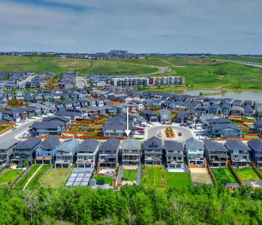 Picture of 548 Cranbrook Gardens SE, Calgary Real Estate Listing