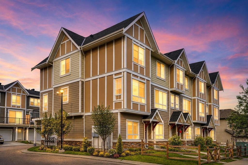 Picture of 986 Sherwood Boulevard NW, Calgary Real Estate Listing