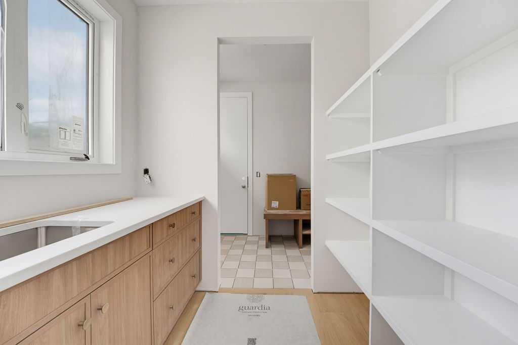 Picture of 4612 Grove Hill Road SW, Calgary Real Estate Listing