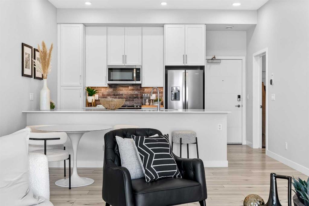 Picture of 423, 255 Les Jardins Park SE, Calgary Real Estate Listing