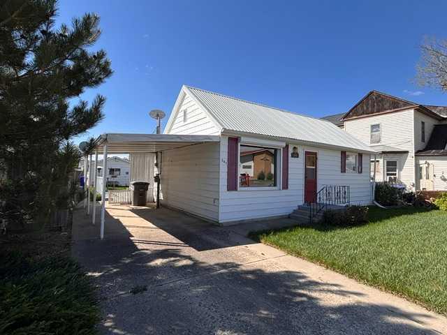 Picture of 341 50 Avenue W, Claresholm Real Estate Listing