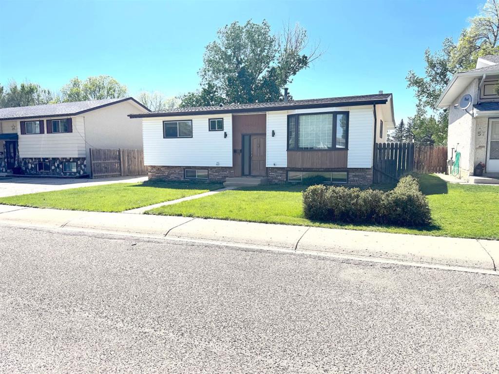 Picture of 53 Collins Crescent SE, Medicine Hat Real Estate Listing