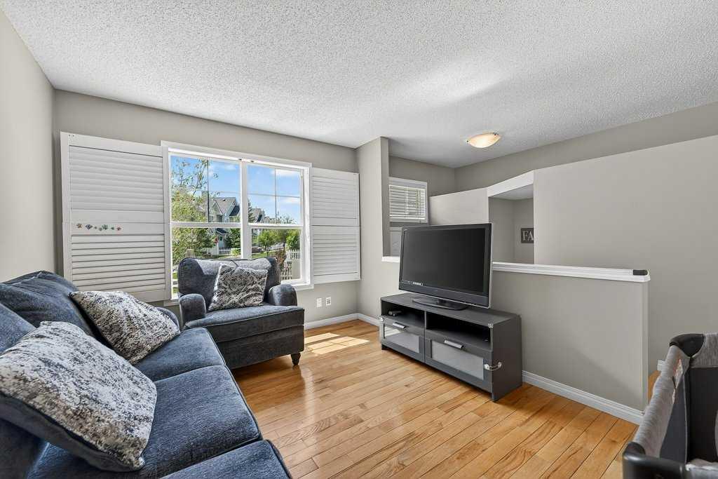 Picture of 3031 New Brighton Gardens SE, Calgary Real Estate Listing