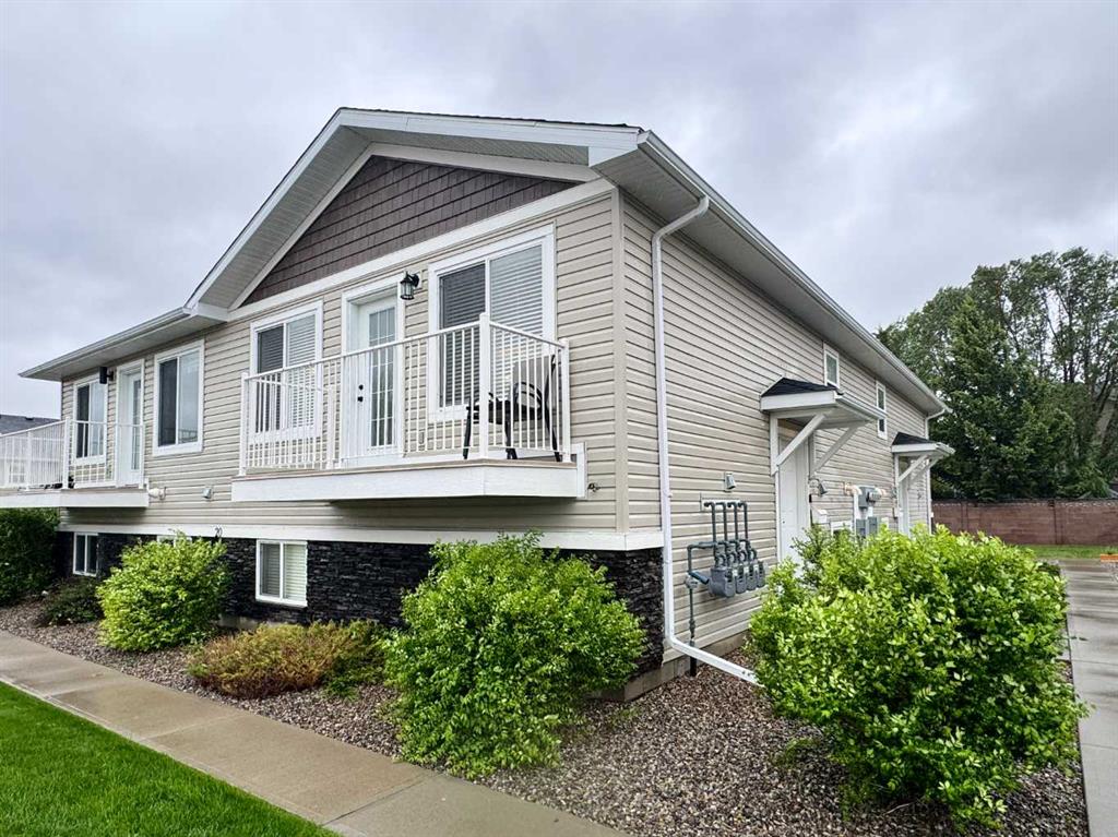 Picture of 3, 20 Cougar Cove N, Lethbridge Real Estate Listing