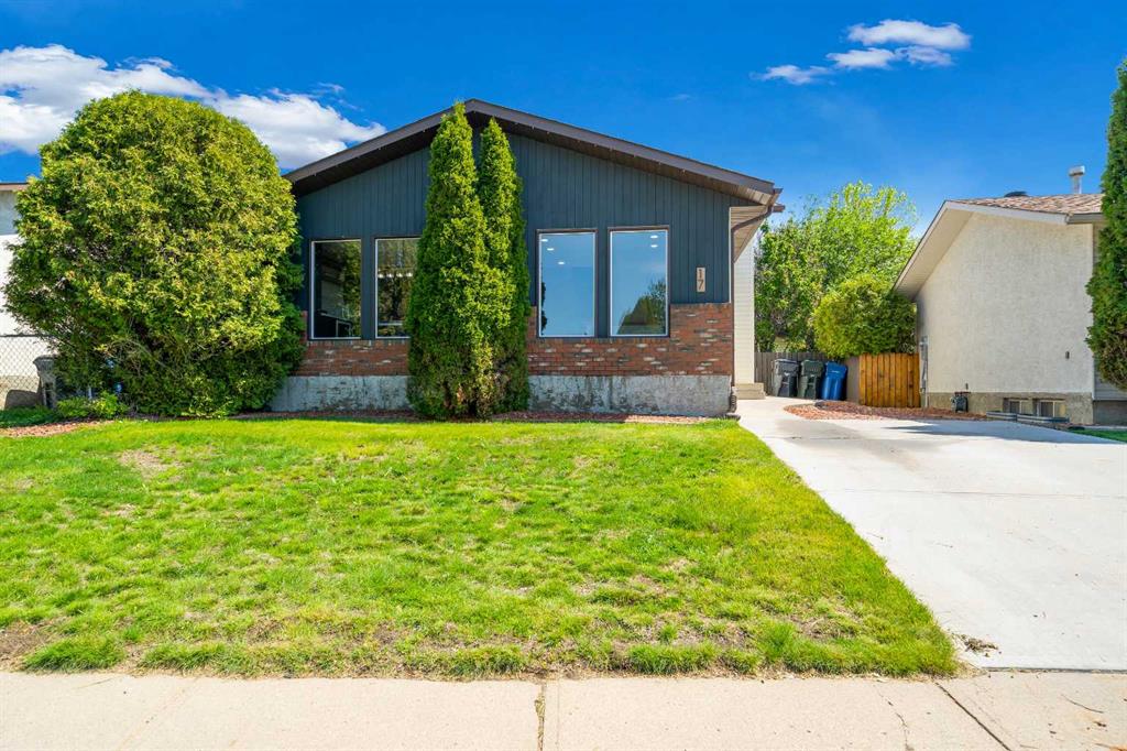 Picture of 17 Calder Place SE, Medicine Hat Real Estate Listing