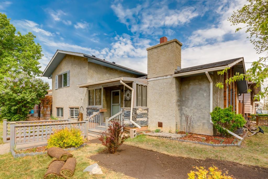 Picture of 3 Berwick Close NW, Calgary Real Estate Listing