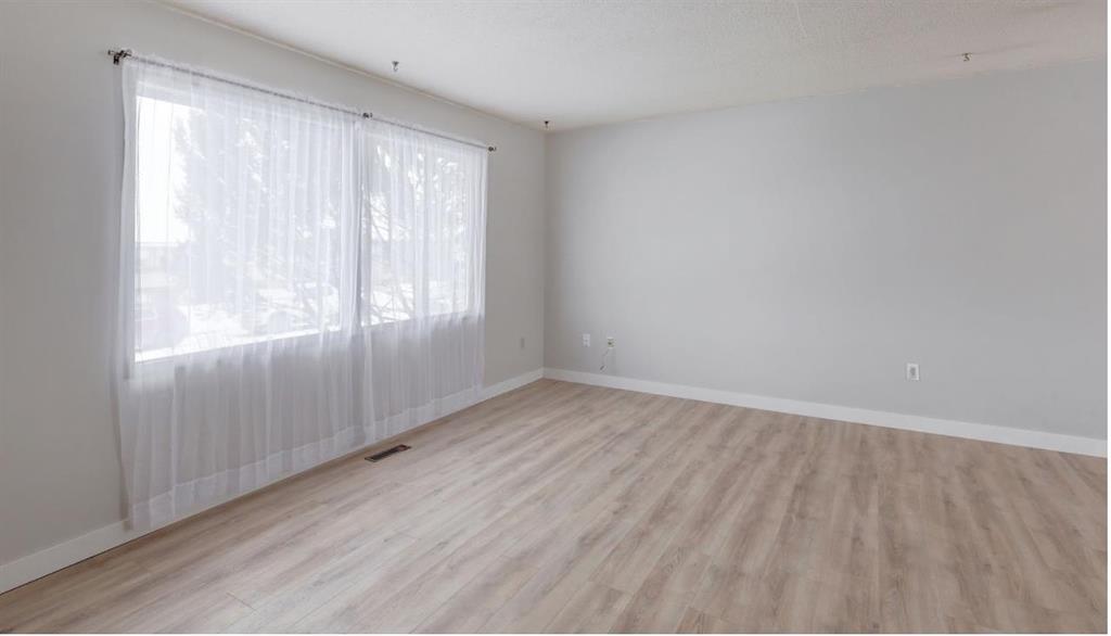 Picture of 707 Bankview Drive SW, Drumheller Real Estate Listing