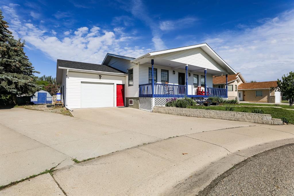 Picture of 18 Garden Place , Magrath Real Estate Listing