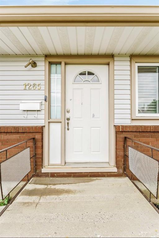 Picture of 1265 2 Avenue NE, Medicine Hat Real Estate Listing