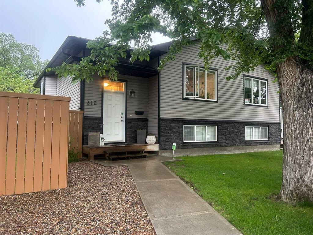 Picture of 312 4 Avenue NW, Medicine Hat Real Estate Listing