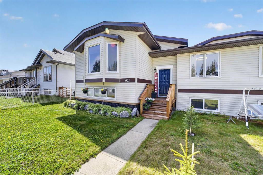 Picture of 621 5 Avenue SW, Sundre Real Estate Listing