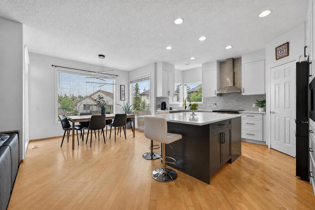Picture of 36 Somerside Bay SW, Calgary Real Estate Listing