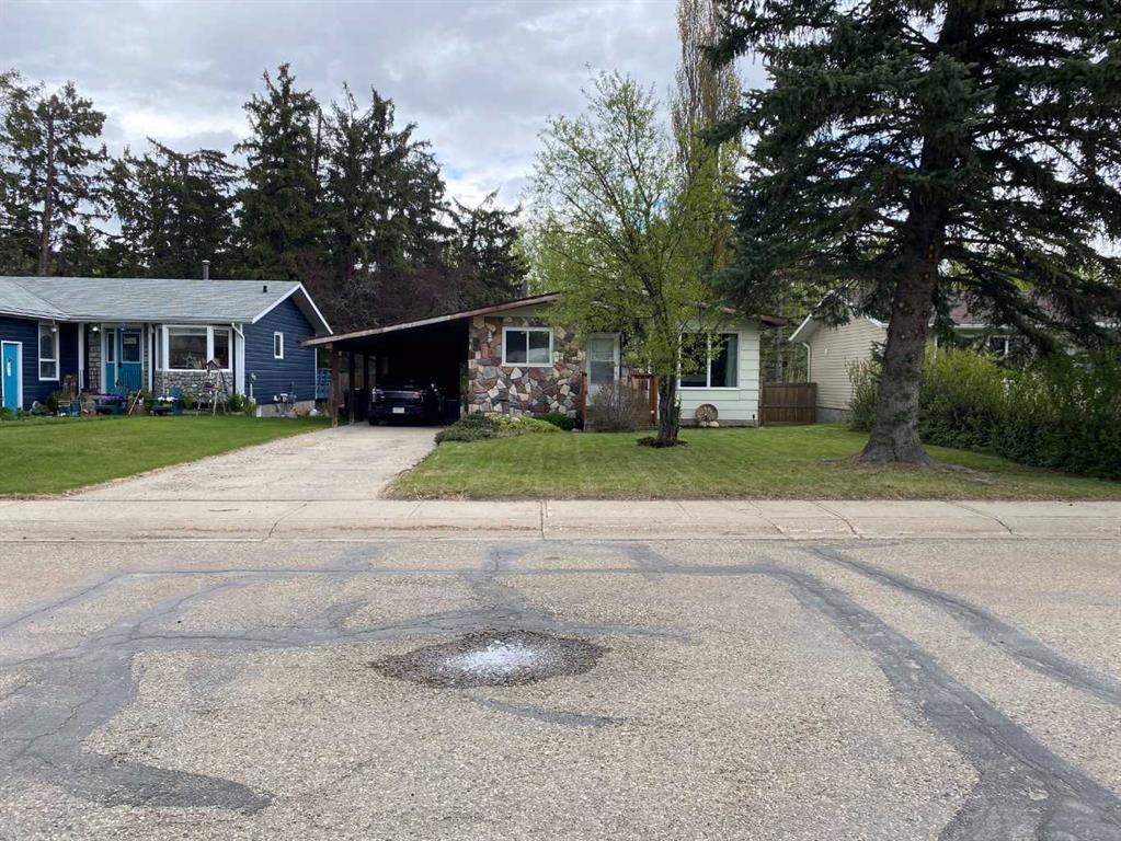 Picture of 5709 53 StreetClose , Rocky Mountain House Real Estate Listing