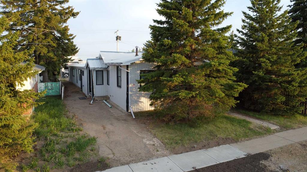 Picture of 305 2 Avenue E, Hanna Real Estate Listing