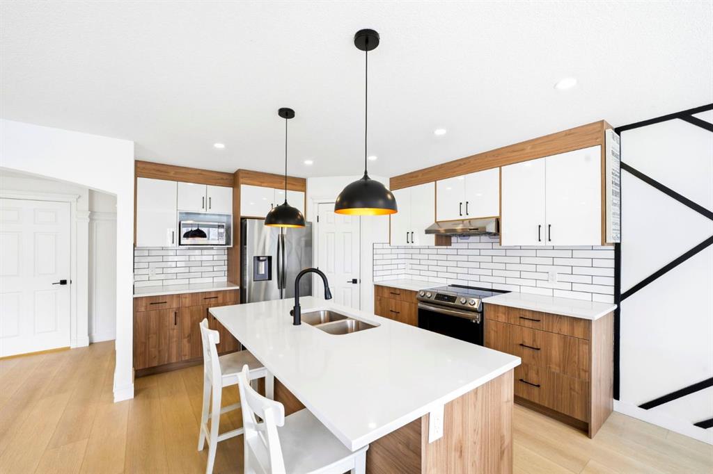 Picture of 193 Hidden Creek Road NW, Calgary Real Estate Listing