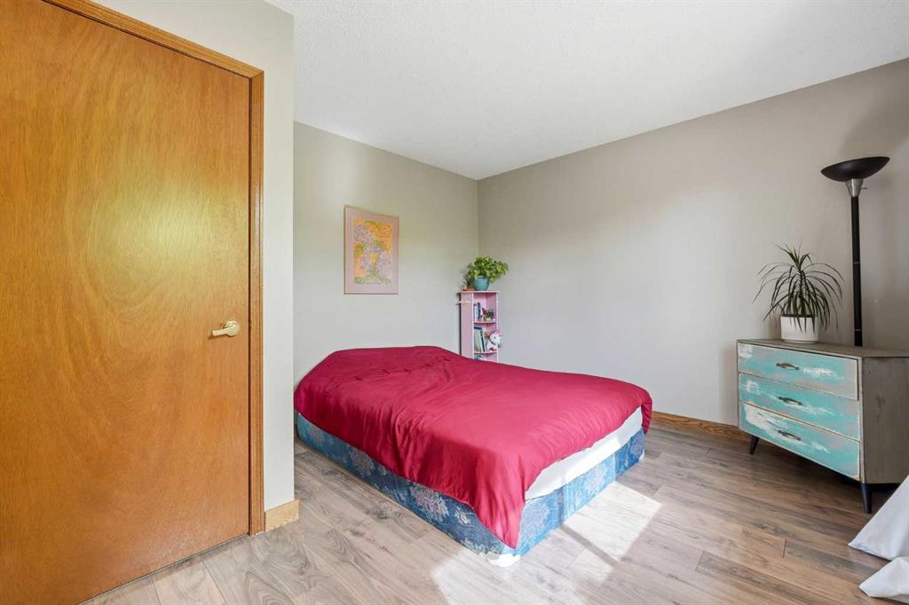 Picture of 10 Carolina Drive , Cochrane Real Estate Listing