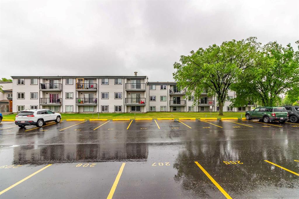 Picture of 203A, 295 Columbia Boulevard W, Lethbridge Real Estate Listing
