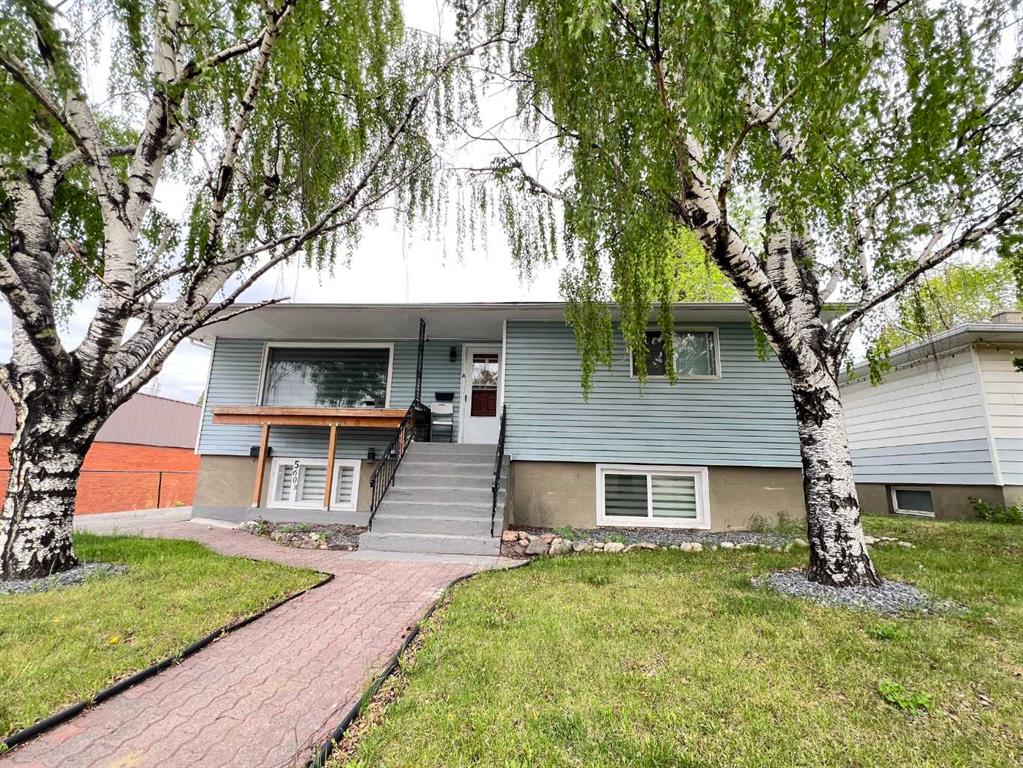 Picture of 560 Northmount Drive NW, Calgary Real Estate Listing