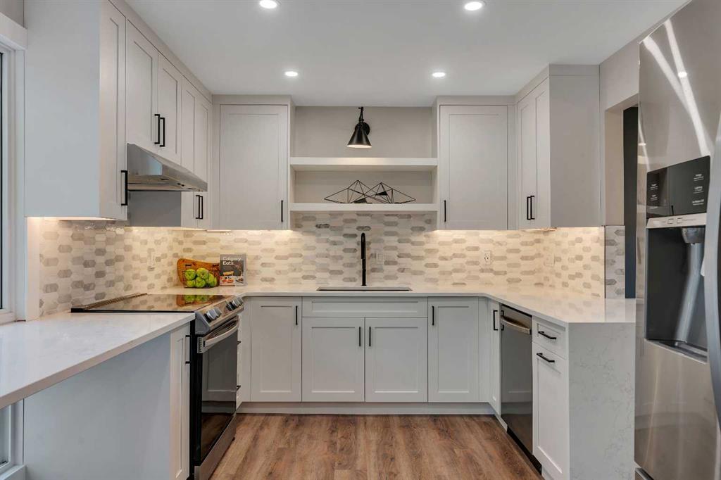 Picture of 370 Brae Glen Crescent SW, Calgary Real Estate Listing