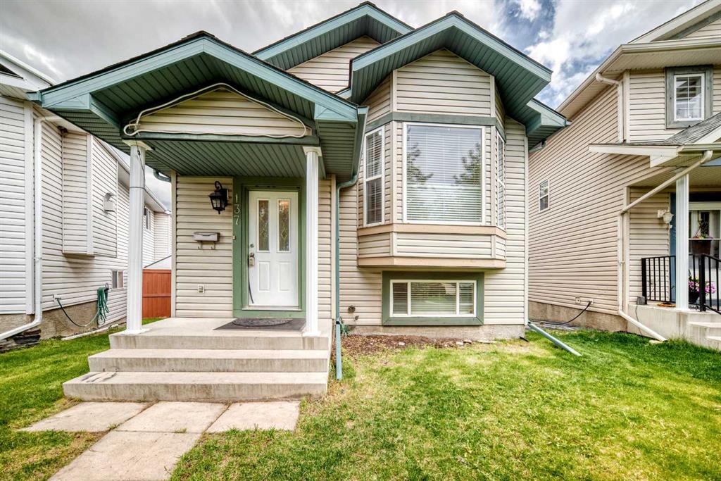 Picture of 137 Erin Meadow Bay SE, Calgary Real Estate Listing