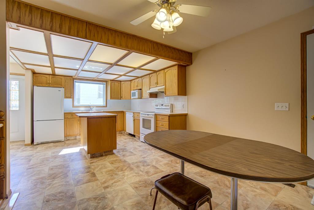 Picture of 236 54 Avenue E, Claresholm Real Estate Listing