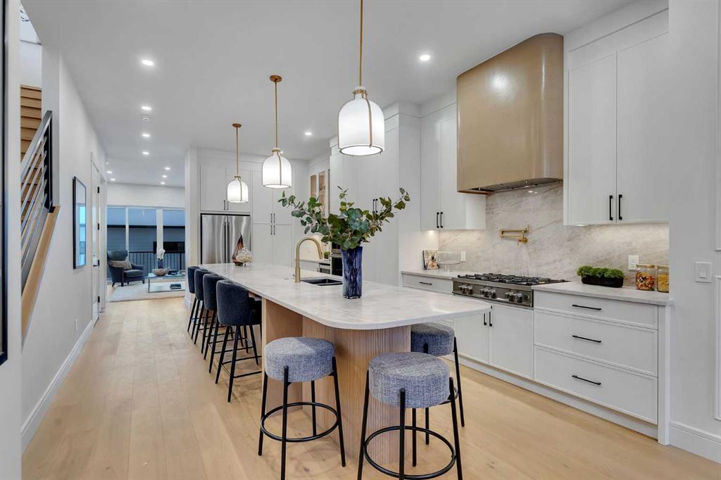 Picture of 1727 19 Avenue NW, Calgary Real Estate Listing
