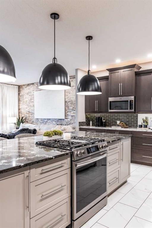 Picture of 936 Maskell Place SE, Redcliff Real Estate Listing