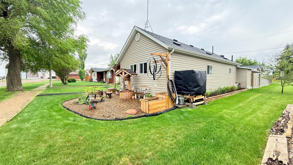 Picture of 106 1 Street W, Lashburn Real Estate Listing