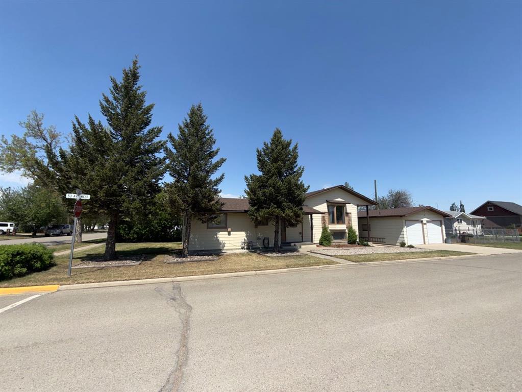 Picture of 5304 2 Street W, Claresholm Real Estate Listing