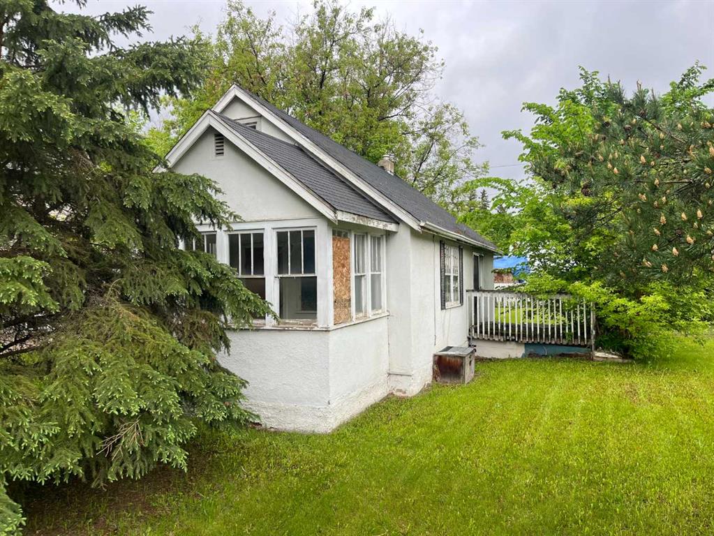 Picture of 5402 50 Street , Lloydminster Real Estate Listing