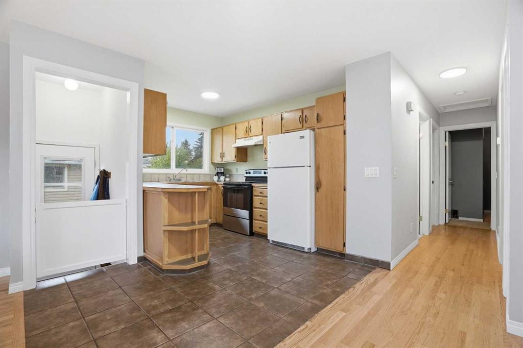 Picture of 101 Aspen Crescent , Airdrie Real Estate Listing