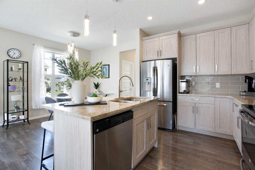 Picture of 1765 Baywater Road SW, Airdrie Real Estate Listing