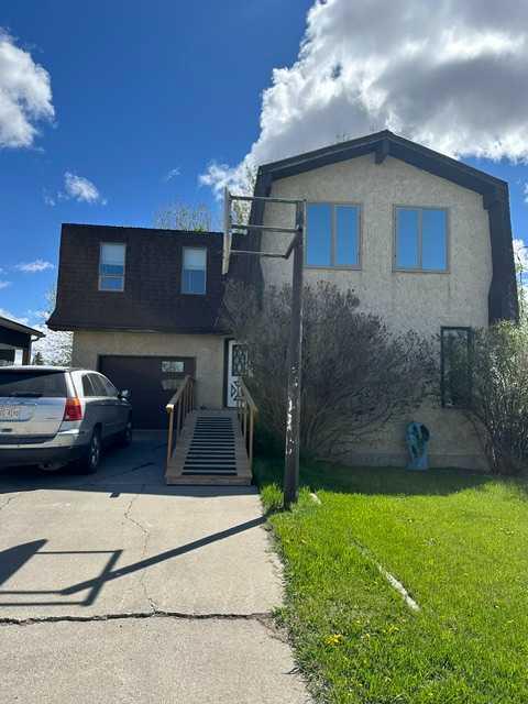 Picture of 925 West Avenue , Pincher Creek Real Estate Listing