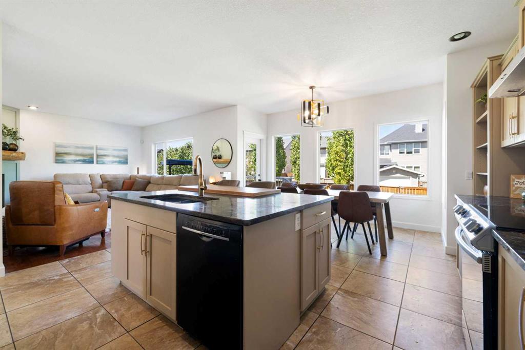 Picture of 2693 Coopers Circle SW, Airdrie Real Estate Listing