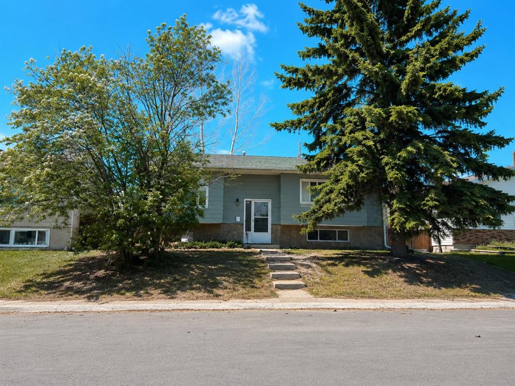 Picture of 215 Penbrooke Way SE, Calgary Real Estate Listing