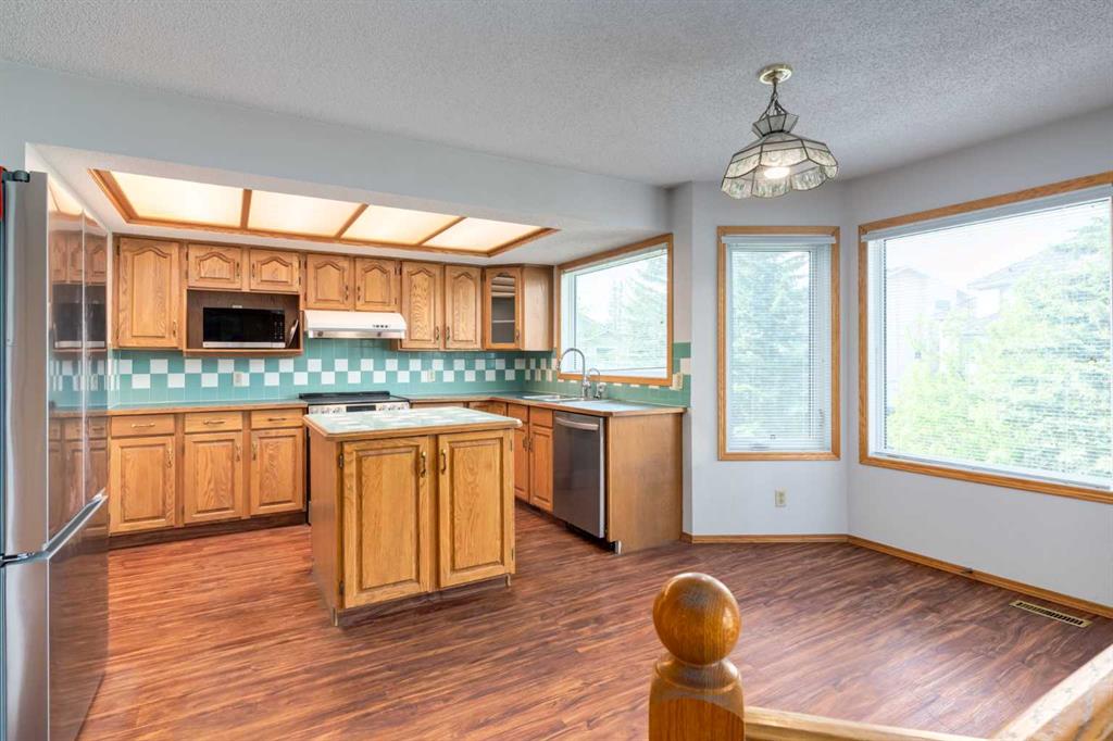 Picture of 183 Edgevalley Circle NW, Calgary Real Estate Listing