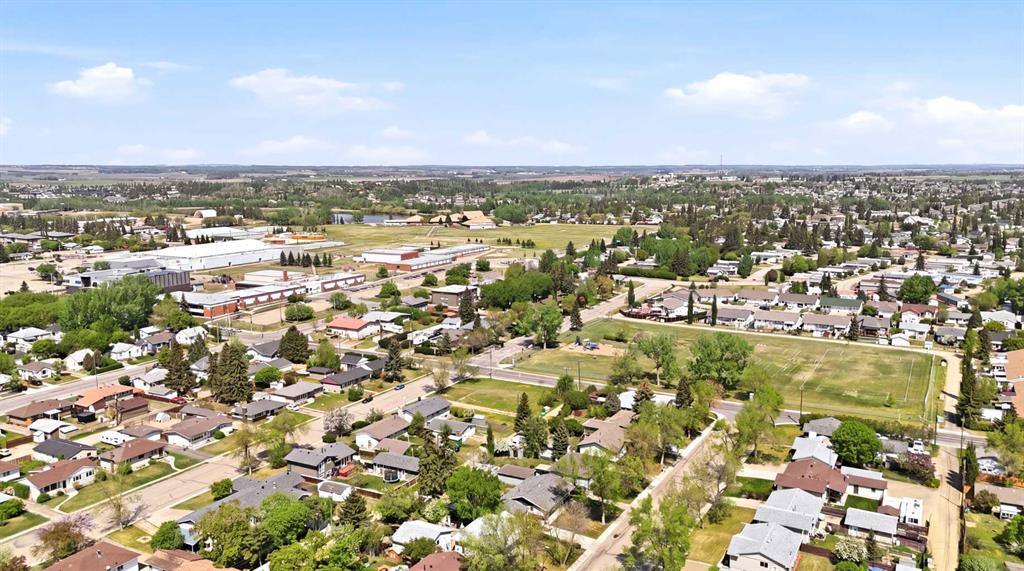 Picture of 5253 49 Street , Lacombe Real Estate Listing