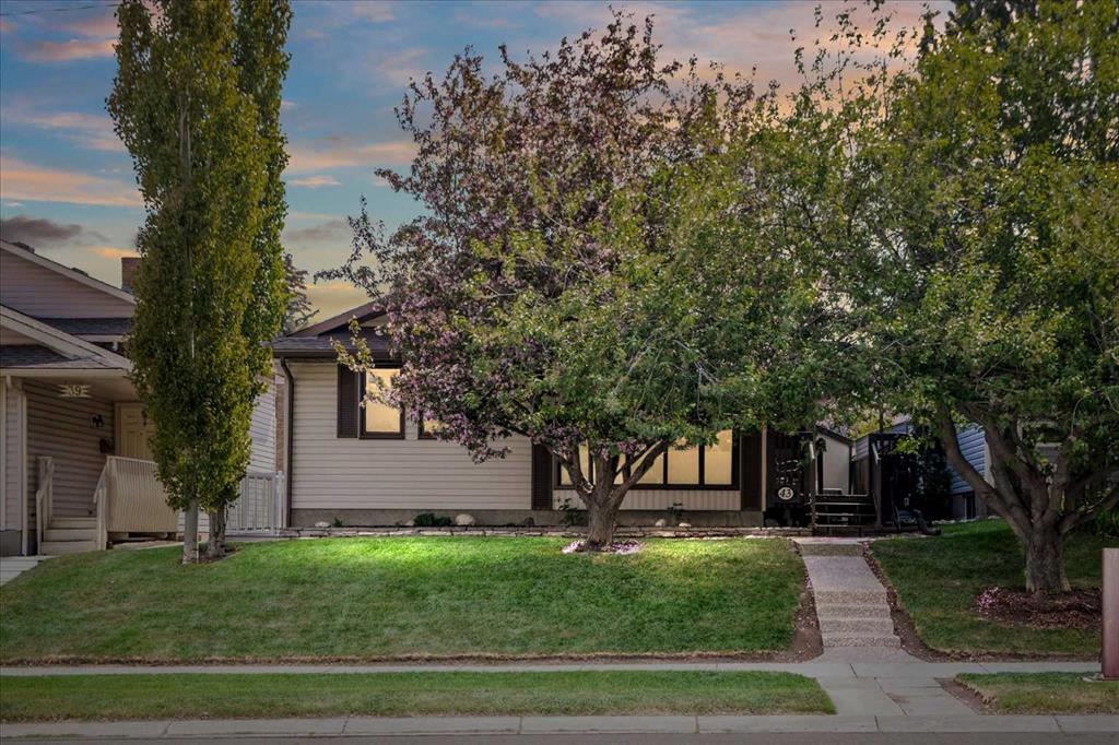 Picture of 43 Scenic Acres Drive NW, Calgary Real Estate Listing