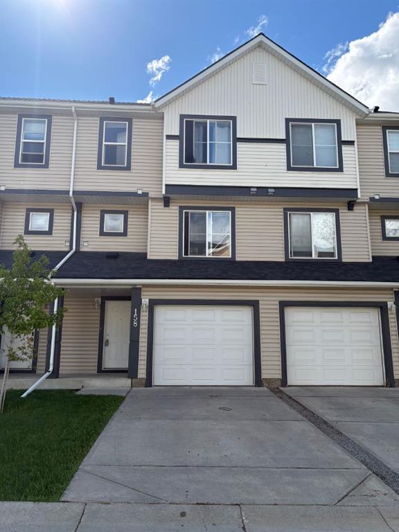 Picture of 158 Everhollow Heights SW, Calgary Real Estate Listing