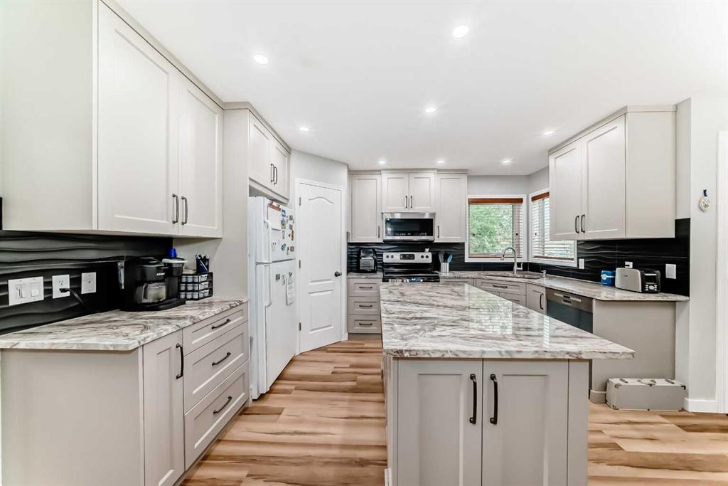 Picture of 167 Fairways Close NW, Airdrie Real Estate Listing