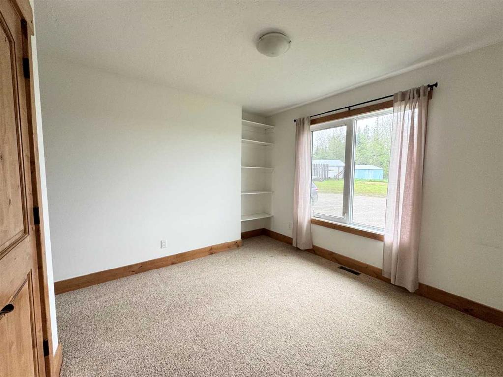 Picture of 265 SCHOOL Avenue N, Mountain View Real Estate Listing