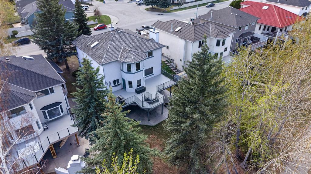 Picture of 222 Diamond Drive SE, Calgary Real Estate Listing