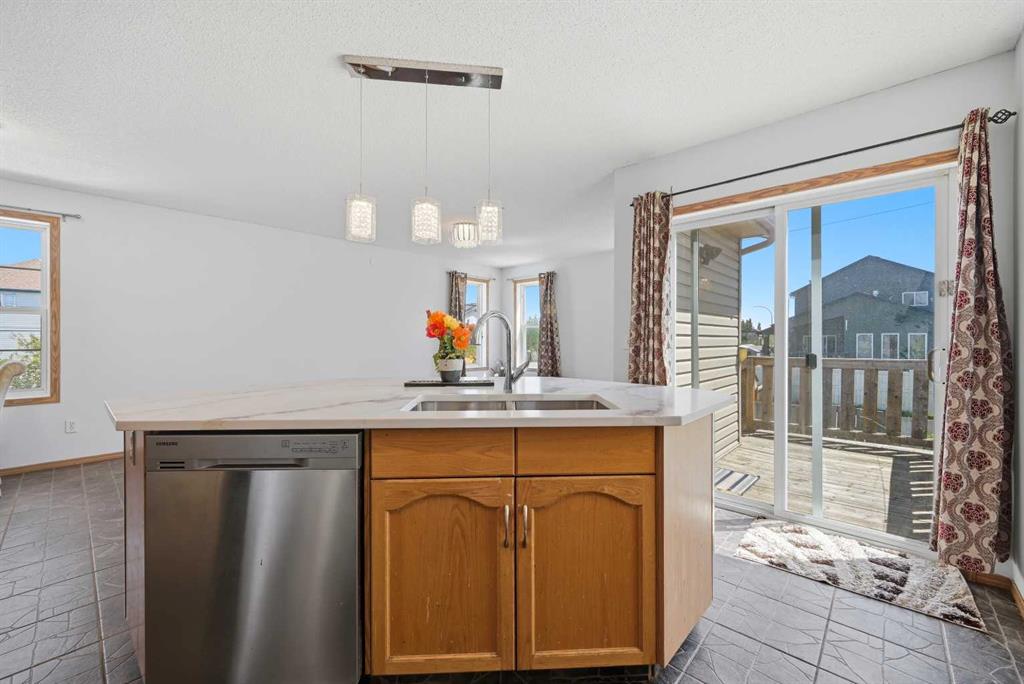 Picture of 11 Covecreek Close NE, Calgary Real Estate Listing