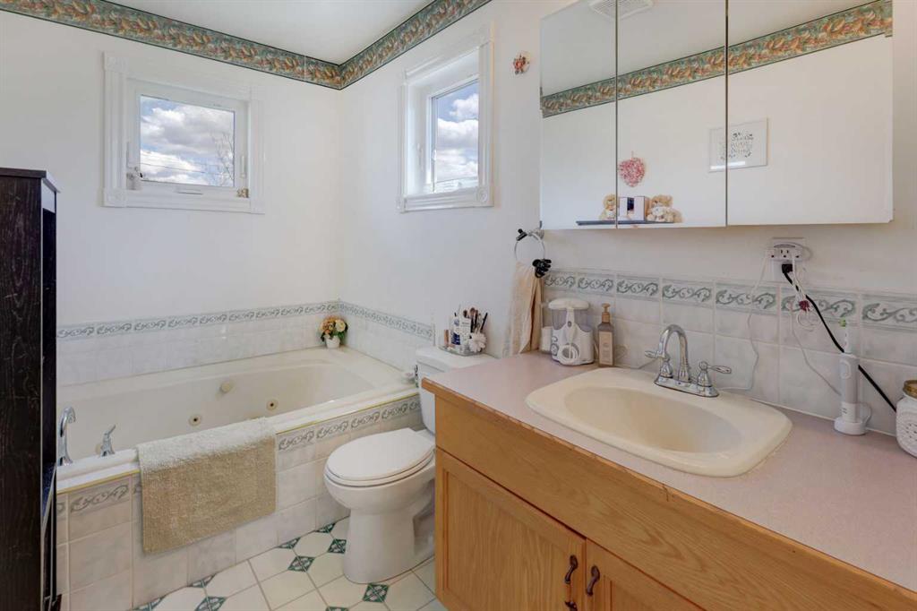 Picture of 426 9 Street , Beiseker Real Estate Listing